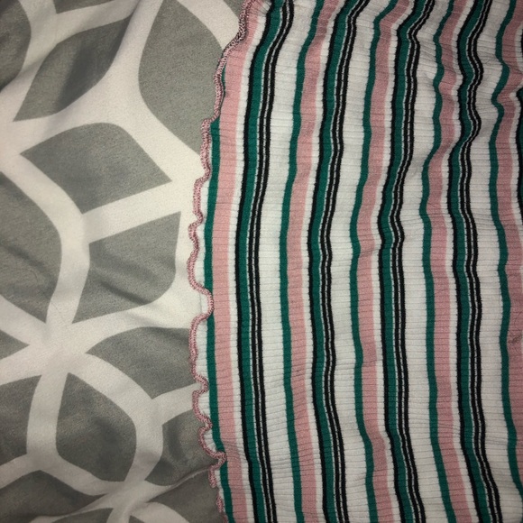 cute multi-colored striped cropped shirt - Picture 2 of 3